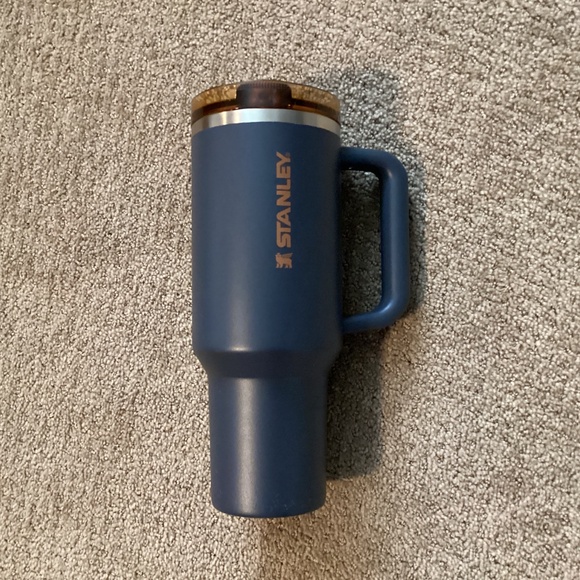 Stanley Quencher Pro Tour Flip Straw Tumbler 40 oz. NWOT - Picture 3 of 6